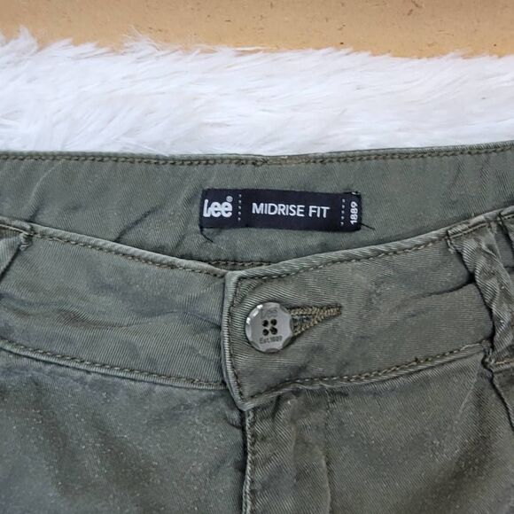 Lee Women's Midrise Fit Army Green Shorts Size 14 - Picture 2 of 6